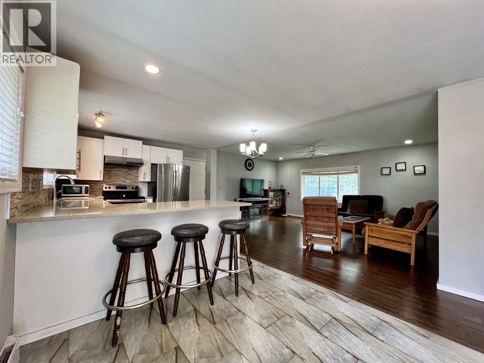 897-899 SUMMIT AVENUE