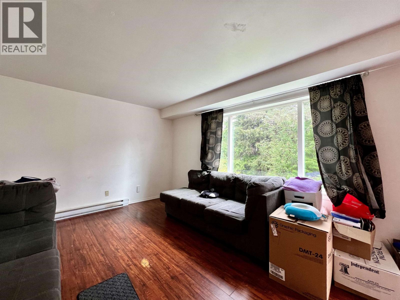 897-899 SUMMIT AVENUE