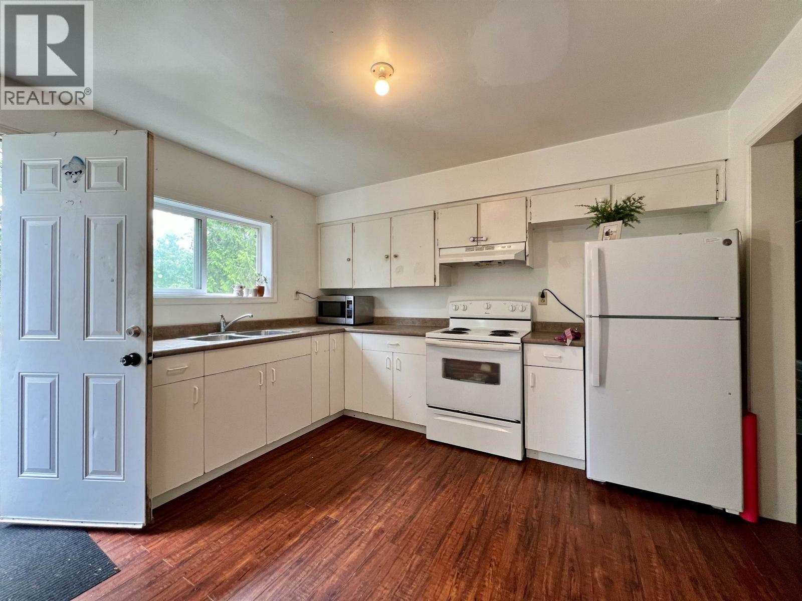 897-899 SUMMIT AVENUE