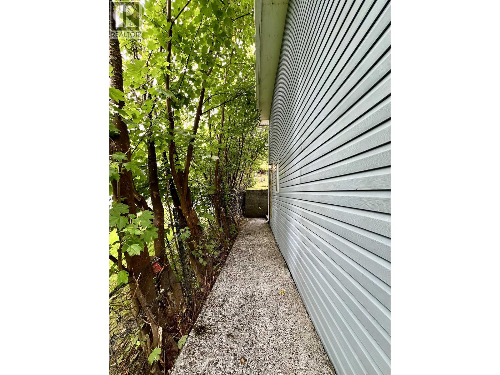 897-899 SUMMIT AVENUE