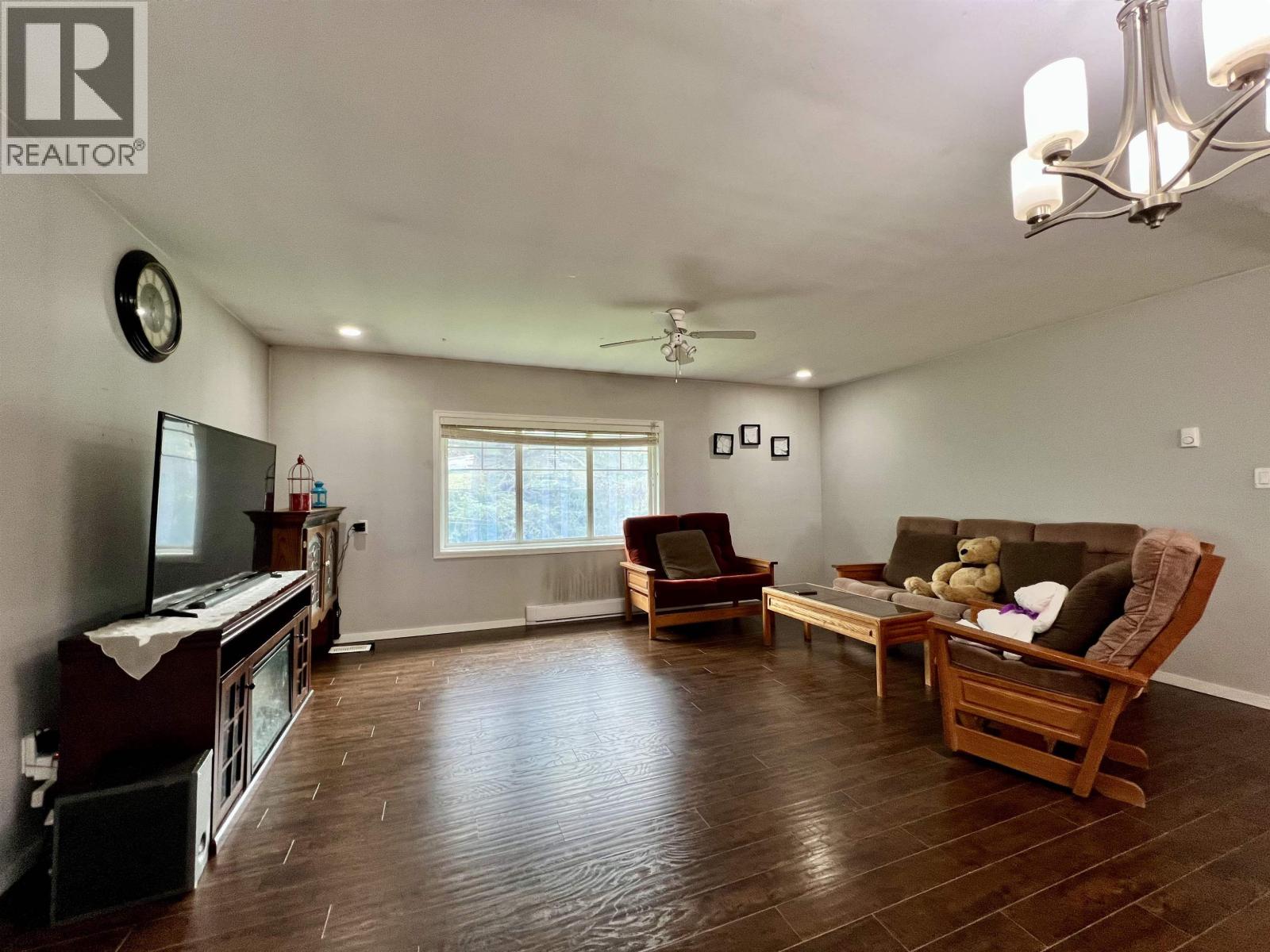 897-899 SUMMIT AVENUE