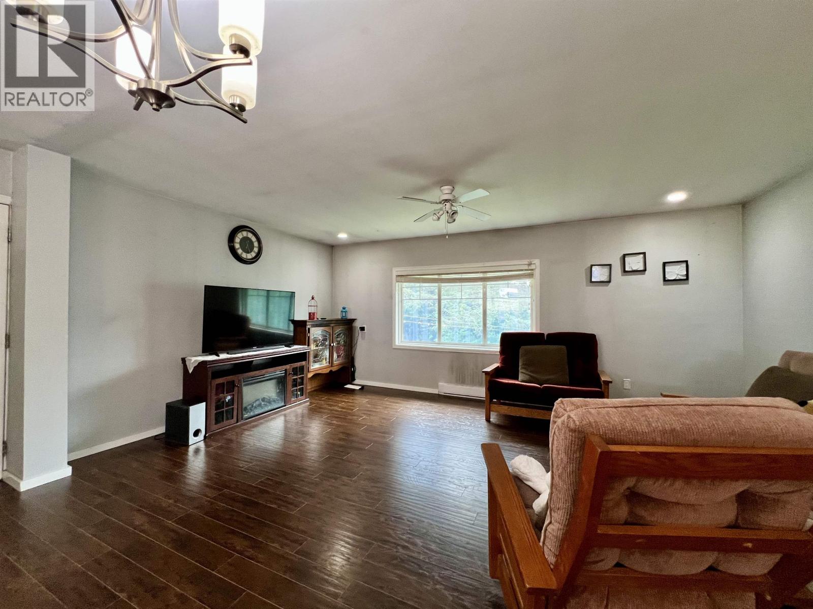 897-899 SUMMIT AVENUE