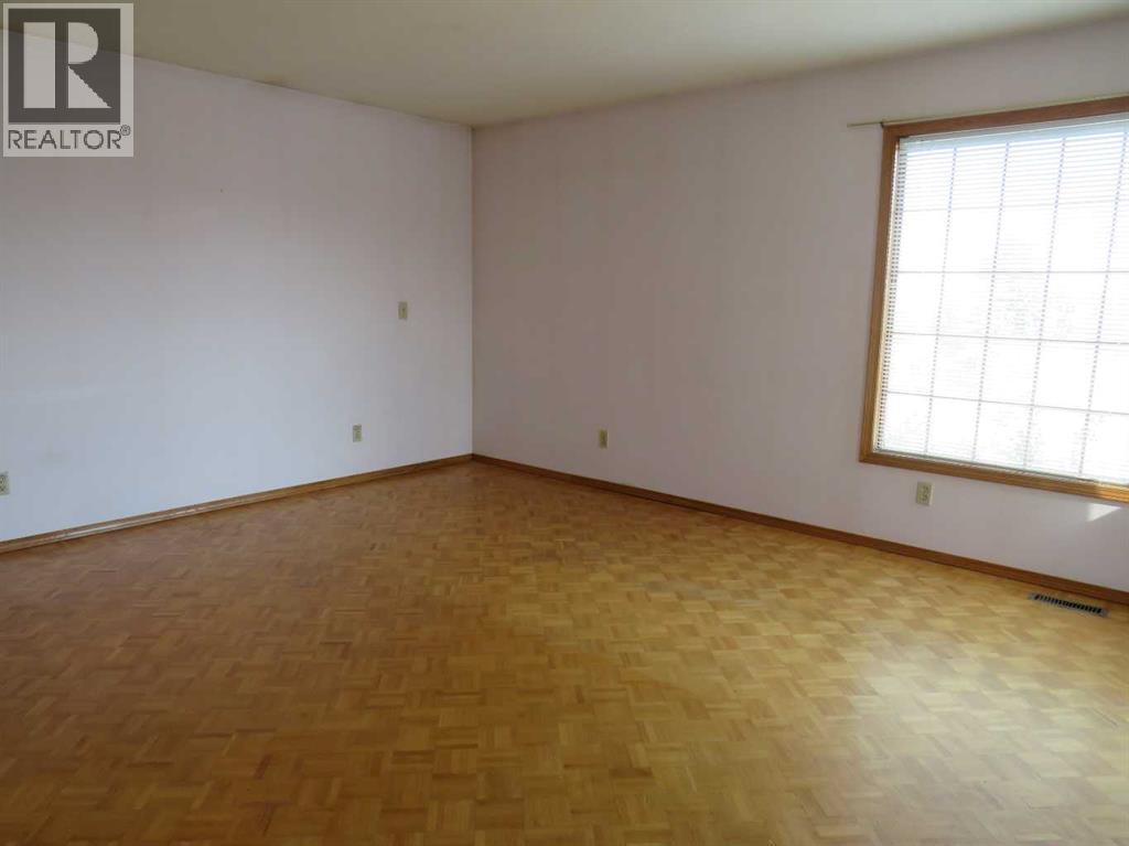 Single Family House for Sale in  La Valencia Gardens NE Monterey Park Calgary 