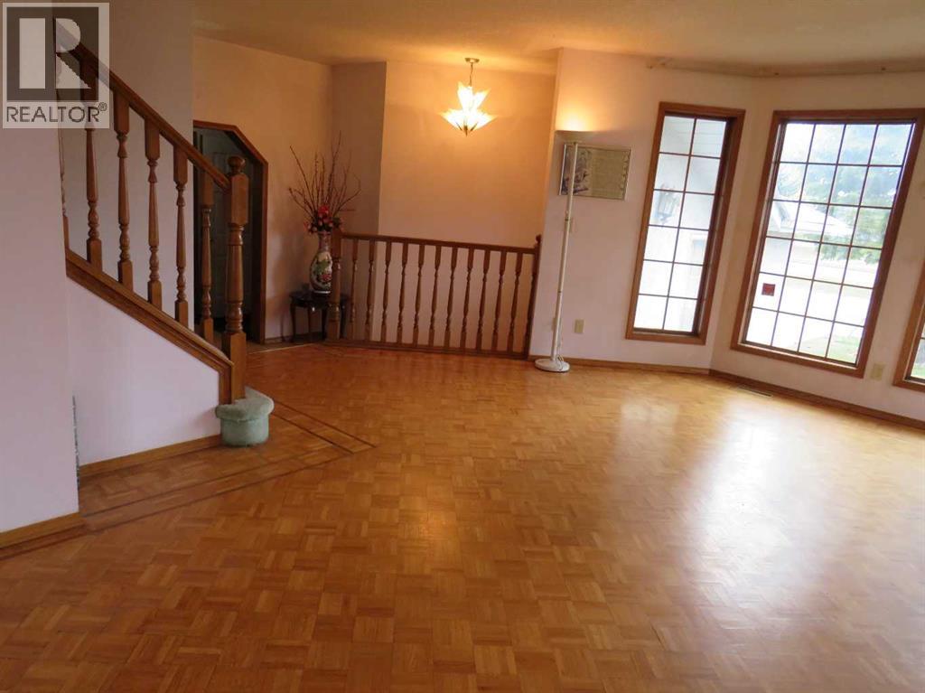Single Family House for Sale in  La Valencia Gardens NE Monterey Park Calgary 