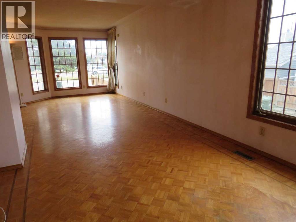 Single Family House for Sale in  La Valencia Gardens NE Monterey Park Calgary 