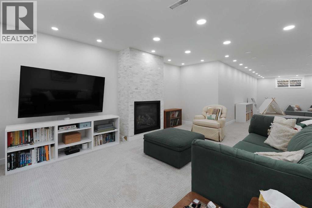 Single Family House Bungalow for Sale in  Windsor Street NW St Andrews Heights Calgary 