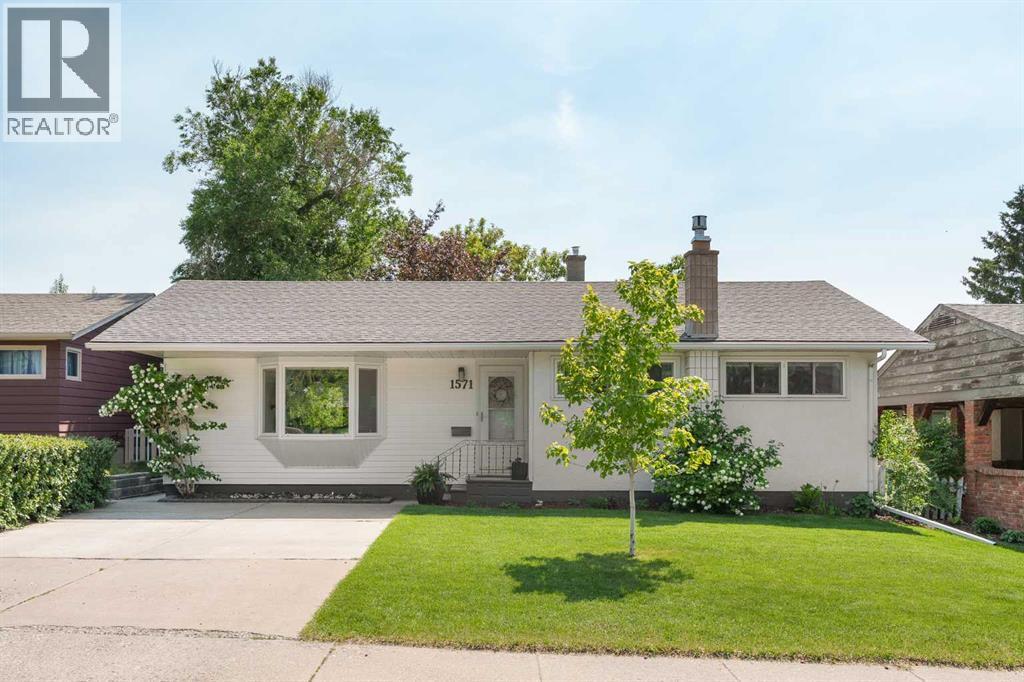 Single Family House Bungalow for Sale in  Windsor Street NW St Andrews Heights Calgary 