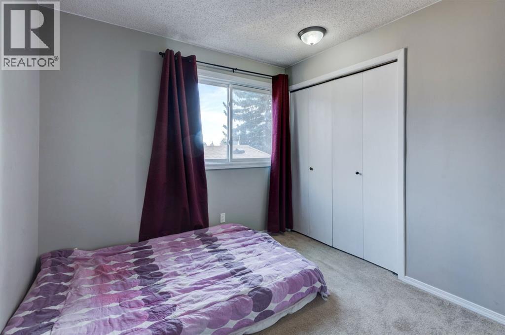 Single Family House for Sale in  Woodglen Grove SW Woodbine Calgary 