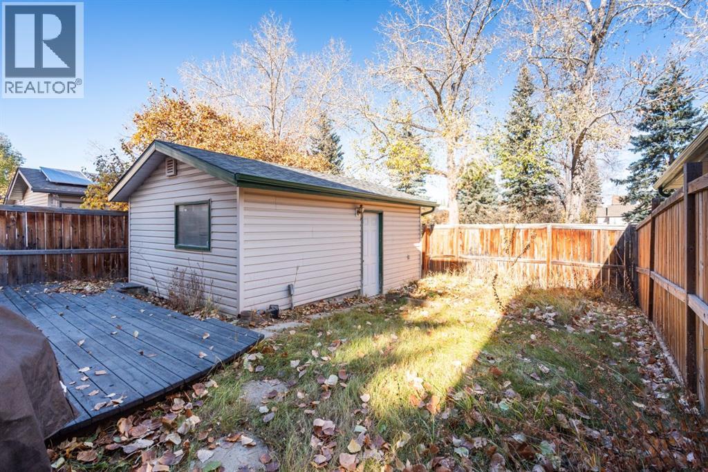 Single Family House for Sale in  Woodglen Grove SW Woodbine Calgary 