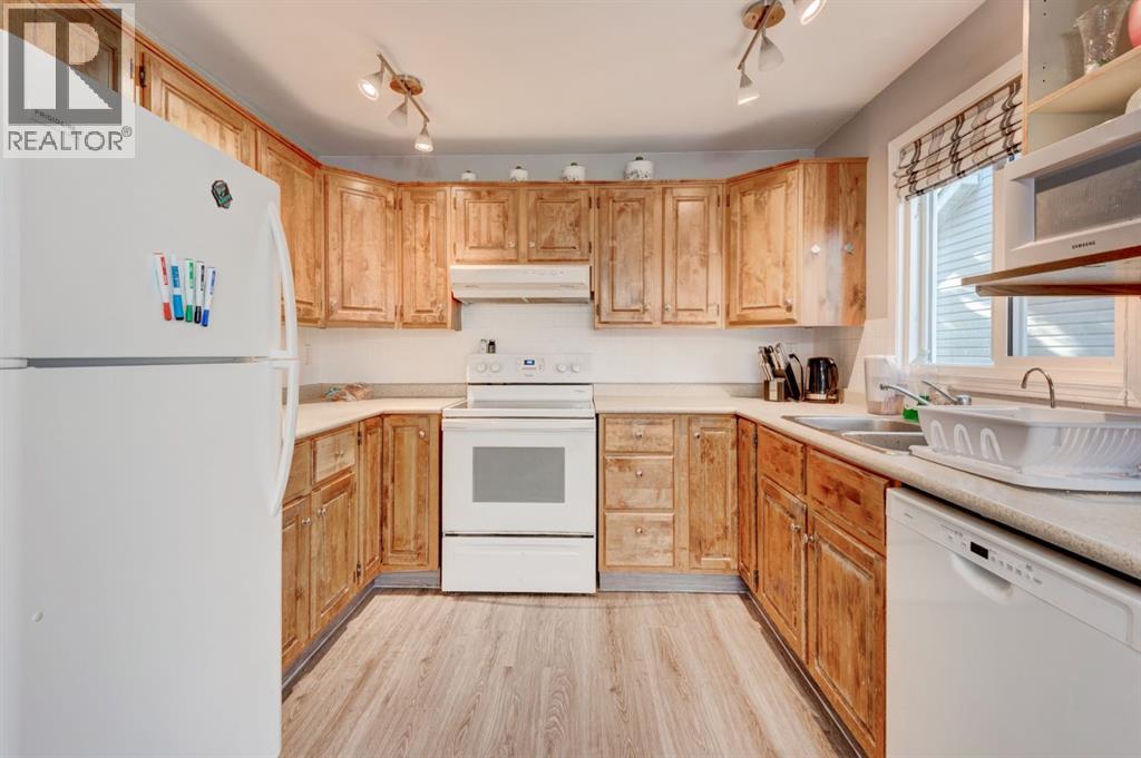 Single Family House for Sale in  Woodglen Grove SW Woodbine Calgary 