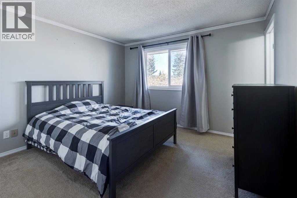 Single Family House for Sale in  Woodglen Grove SW Woodbine Calgary 