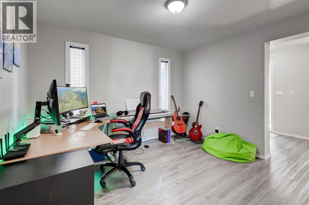 Single Family House for Sale in  Woodglen Grove SW Woodbine Calgary 