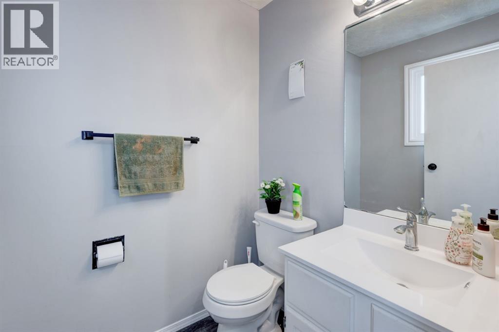 Single Family House for Sale in  Woodglen Grove SW Woodbine Calgary 