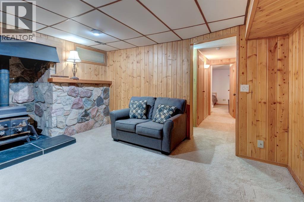 Single Family House for Sale in  Woodglen Grove SW Woodbine Calgary 