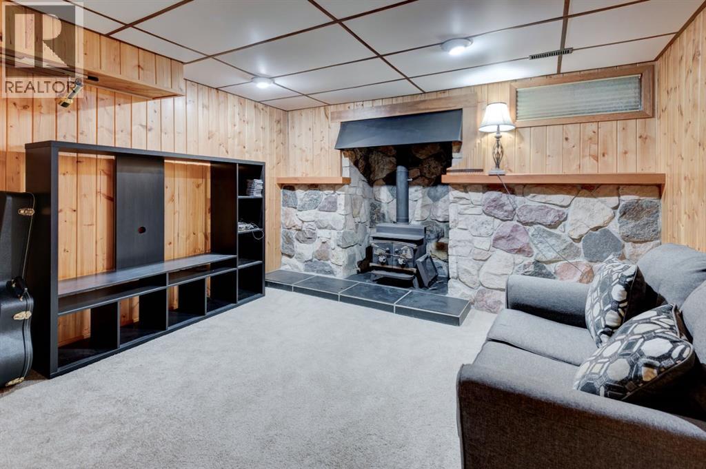 Single Family House for Sale in  Woodglen Grove SW Woodbine Calgary 