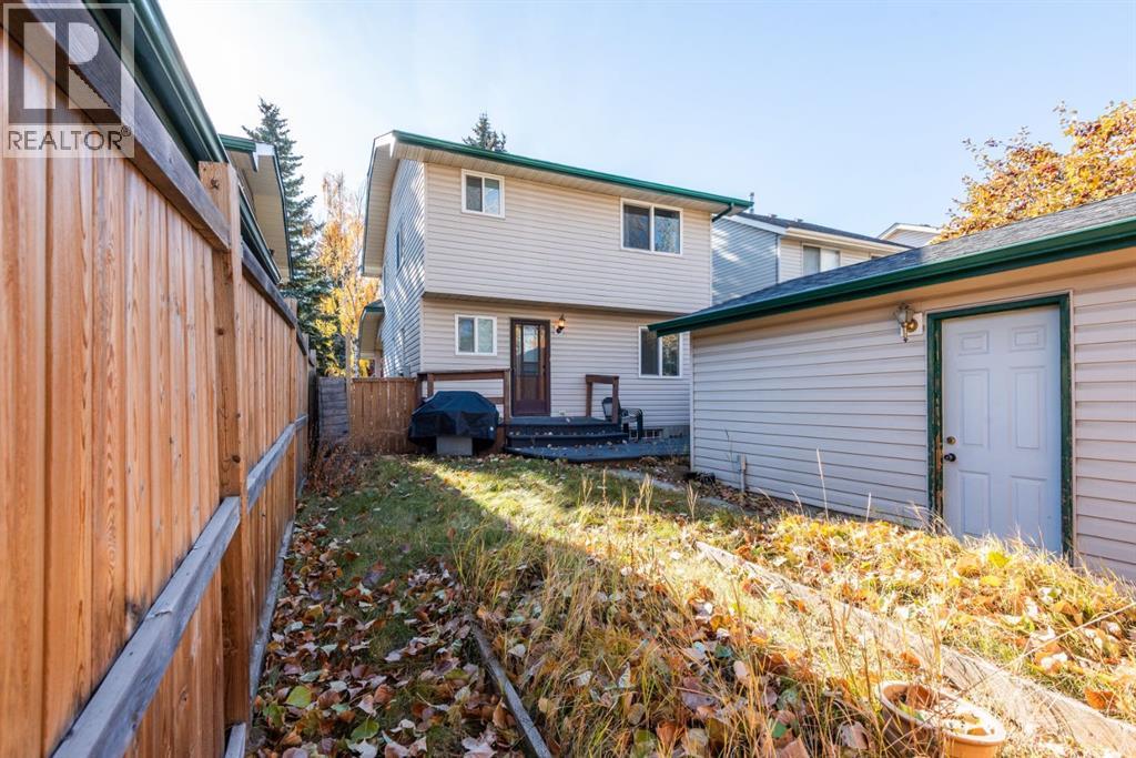 Single Family House for Sale in  Woodglen Grove SW Woodbine Calgary 