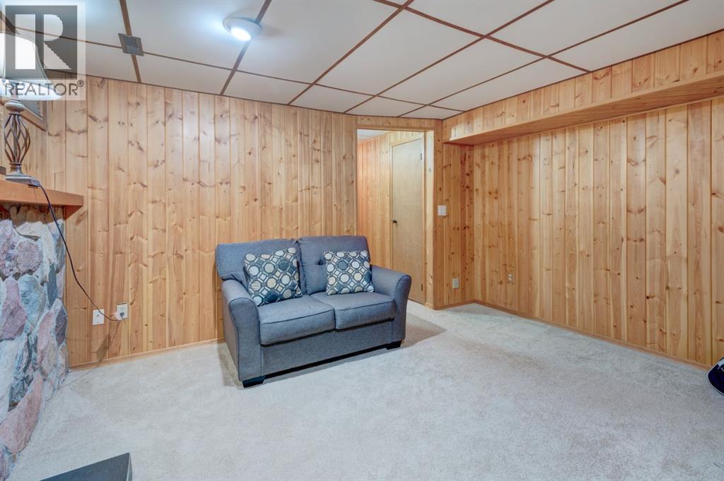 Single Family House for Sale in  Woodglen Grove SW Woodbine Calgary 