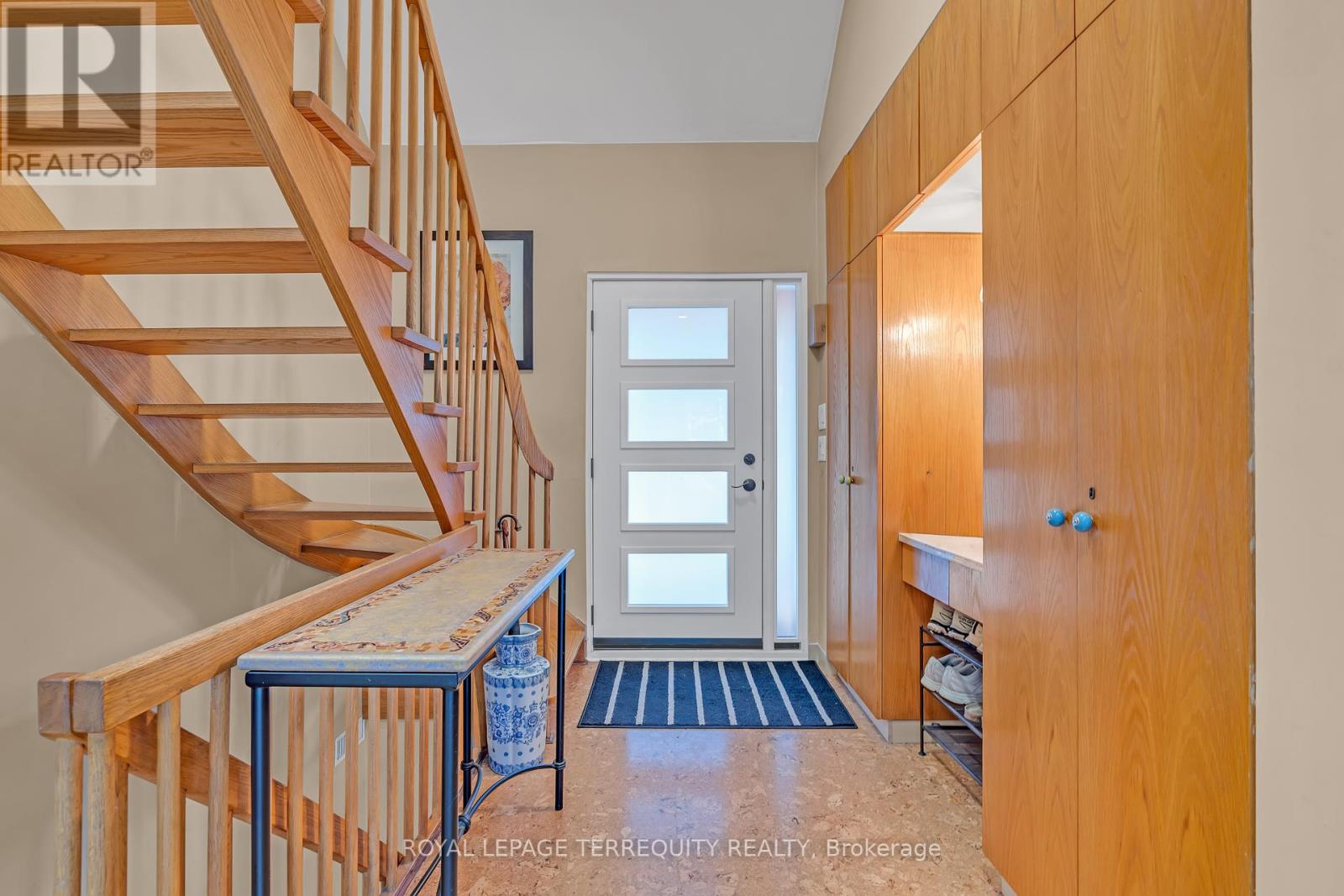 Gorgeous Entrance! Cork Floors - Custom Built In