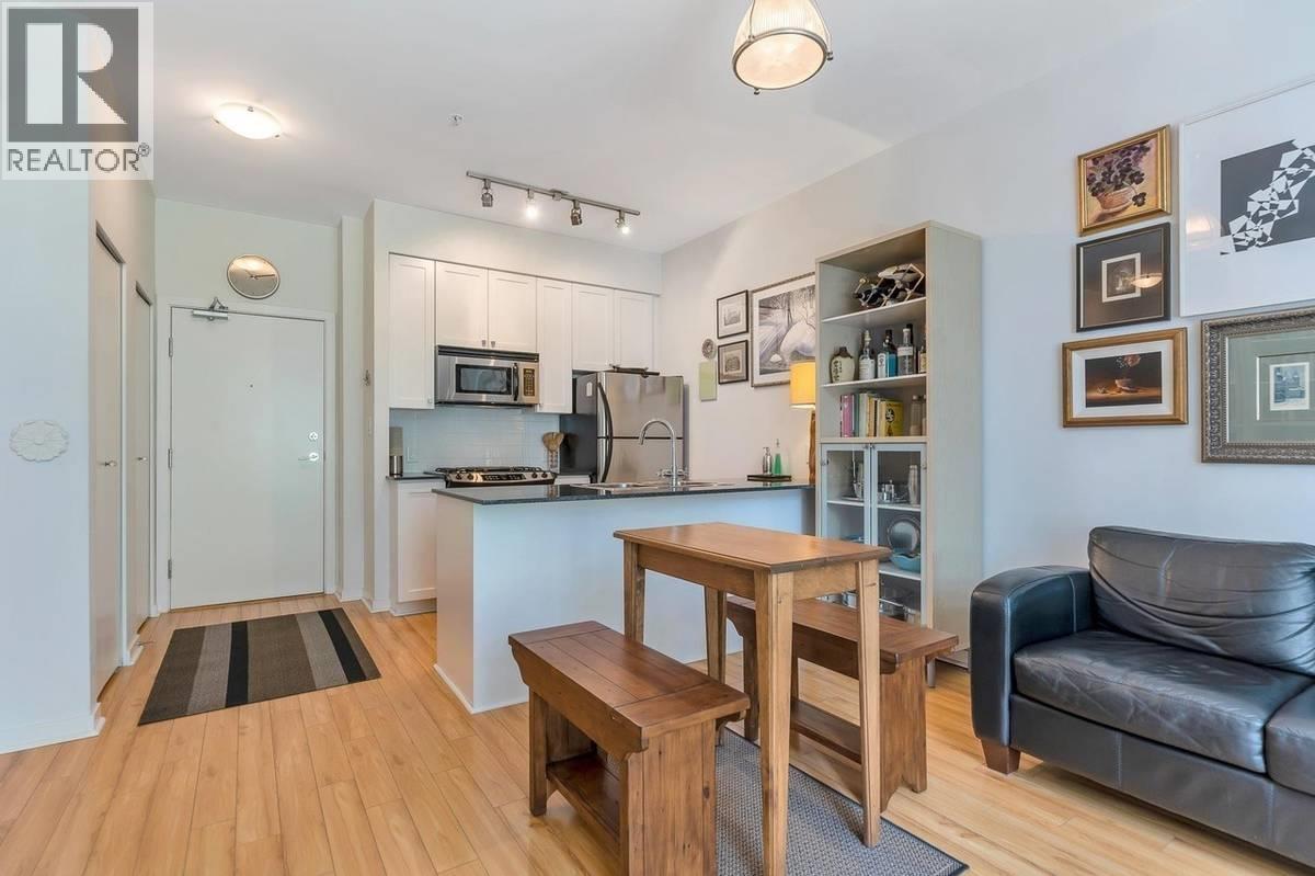 304 480 ROBSON STREET, Vancouver