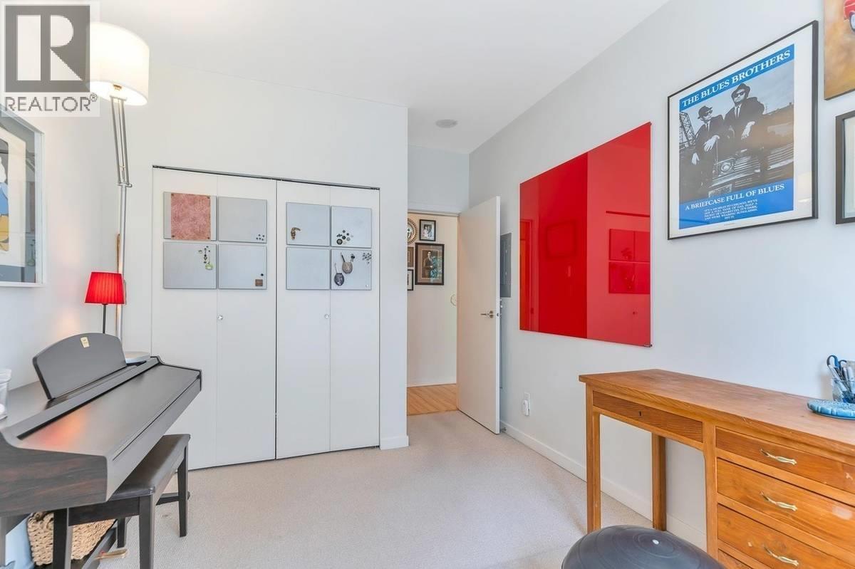 304 480 ROBSON STREET, Vancouver