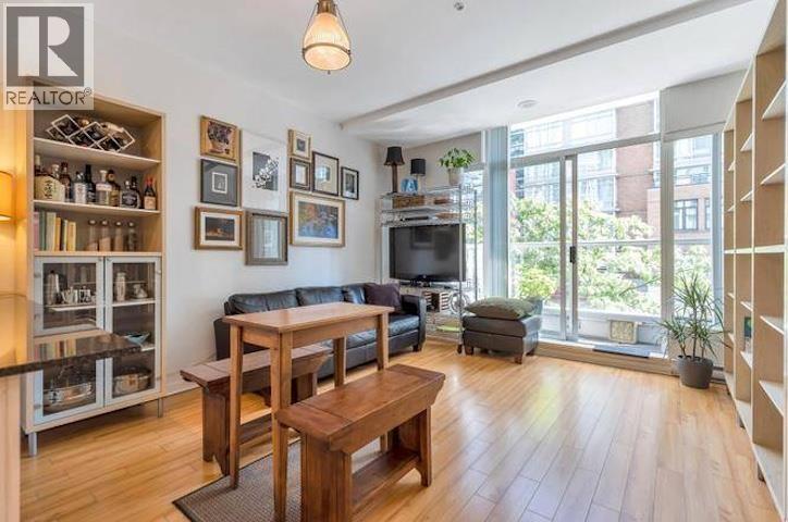 304 480 ROBSON STREET, Vancouver