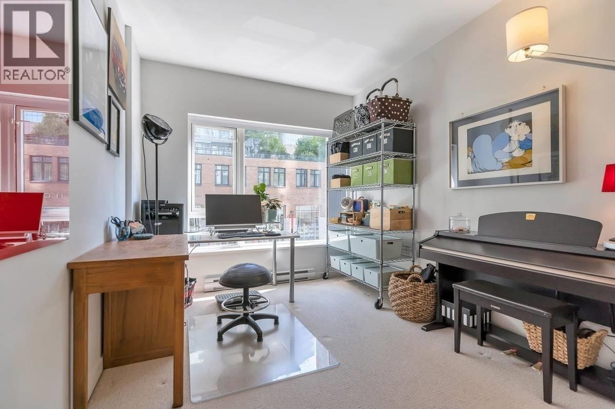 304 480 ROBSON STREET, Vancouver