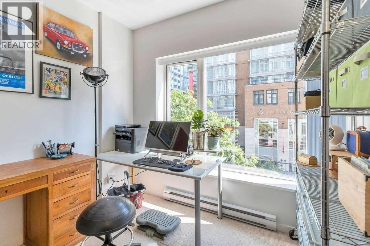 304 480 ROBSON STREET, Vancouver