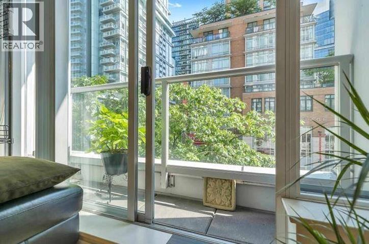 304 480 ROBSON STREET, Vancouver