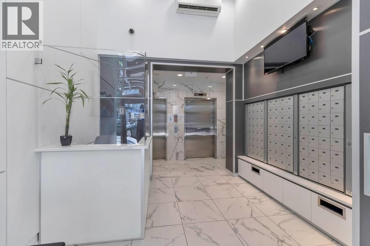 304 480 ROBSON STREET, Vancouver