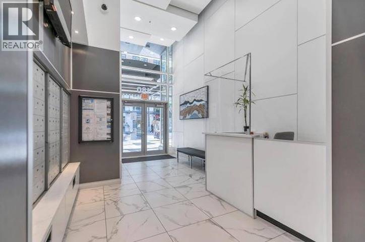 304 480 ROBSON STREET, Vancouver