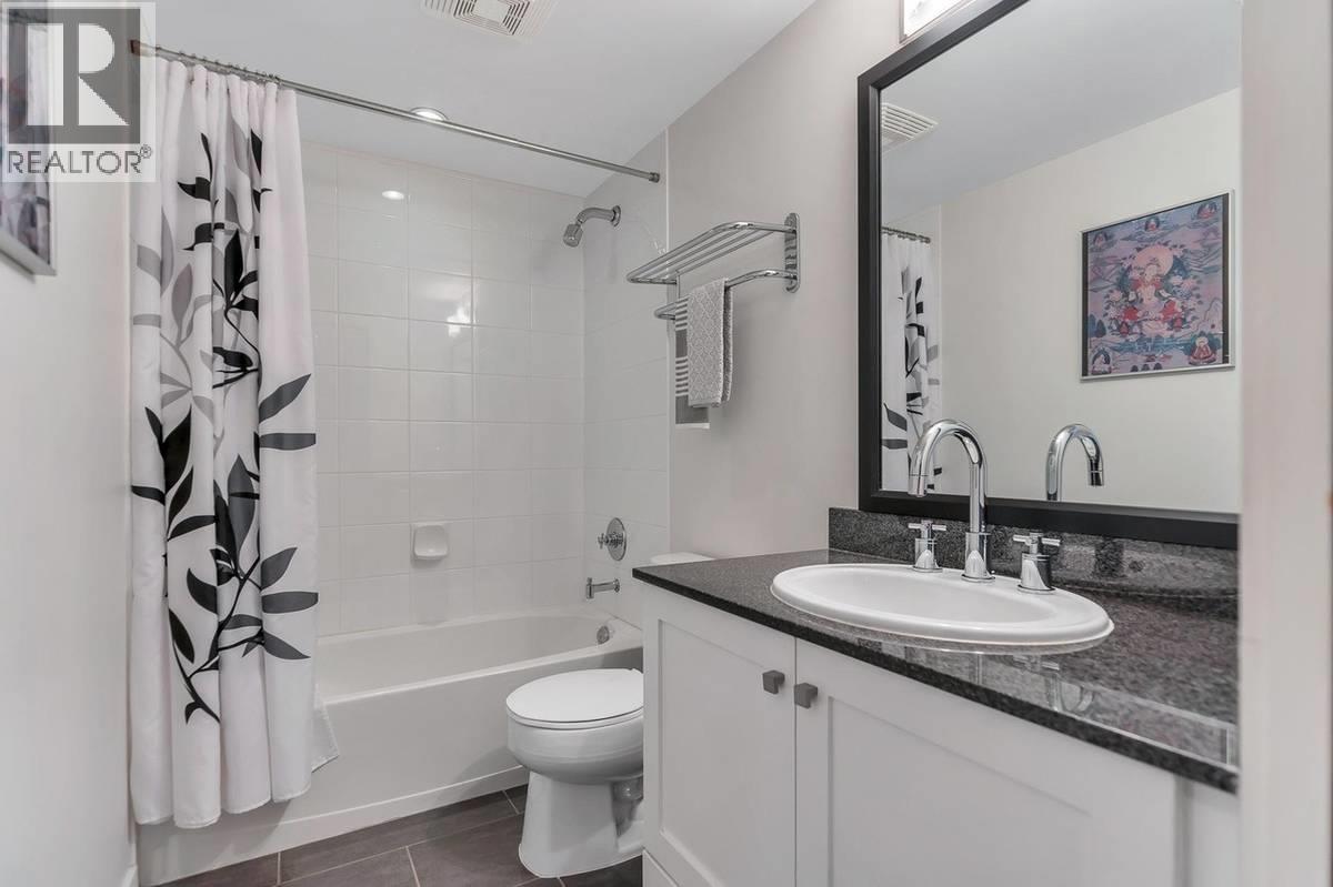 304 480 ROBSON STREET, Vancouver