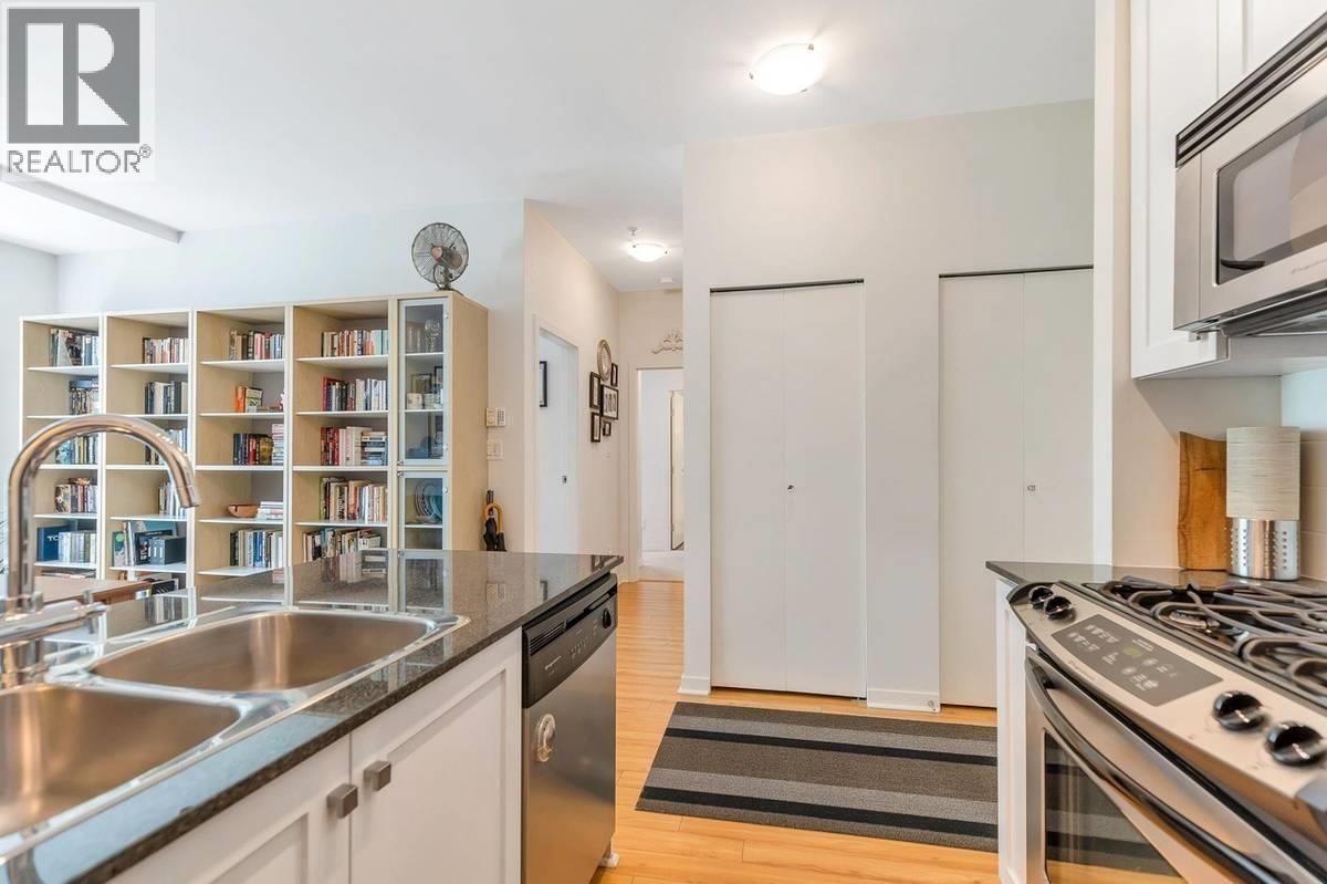 304 480 ROBSON STREET, Vancouver