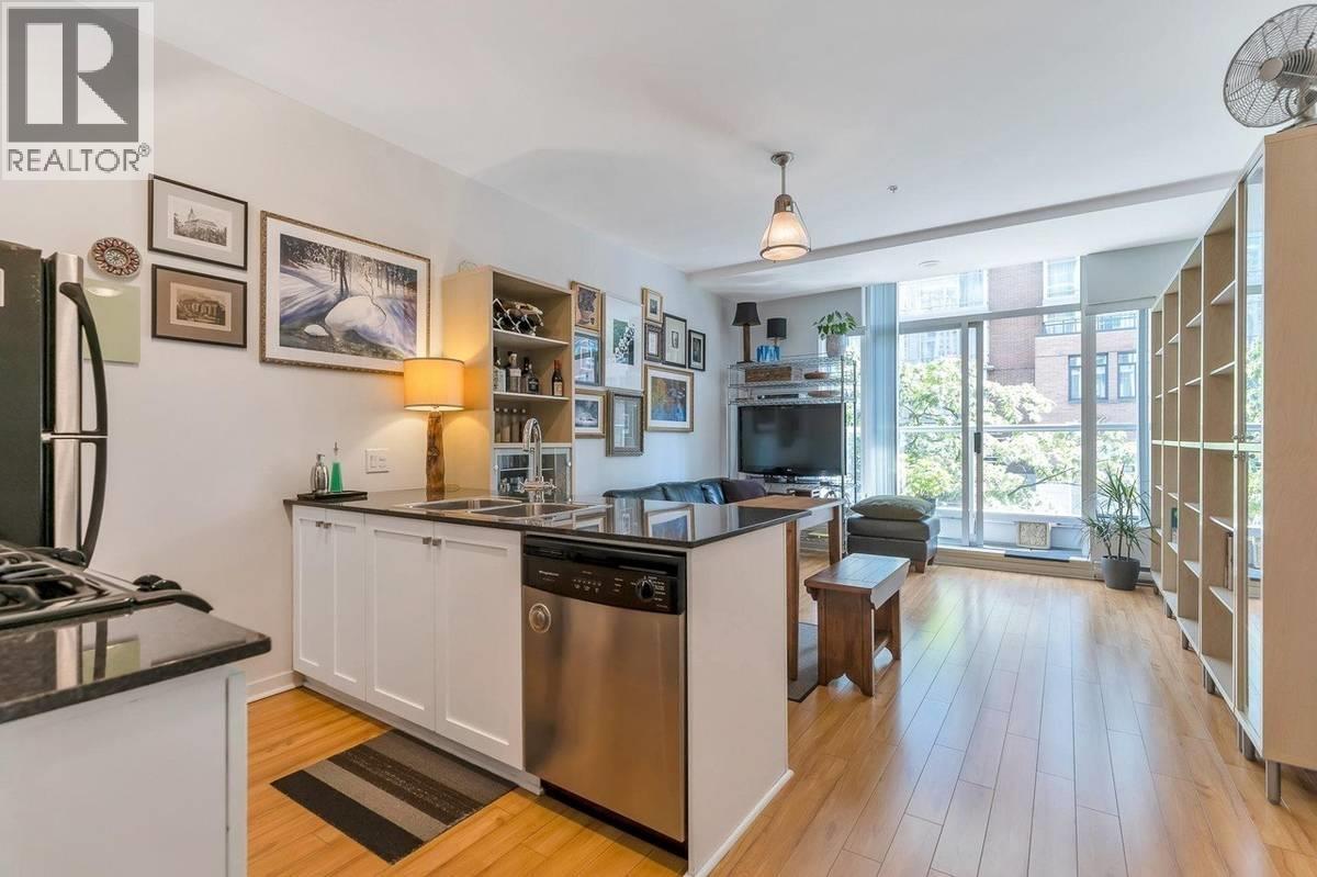 304 480 ROBSON STREET, Vancouver