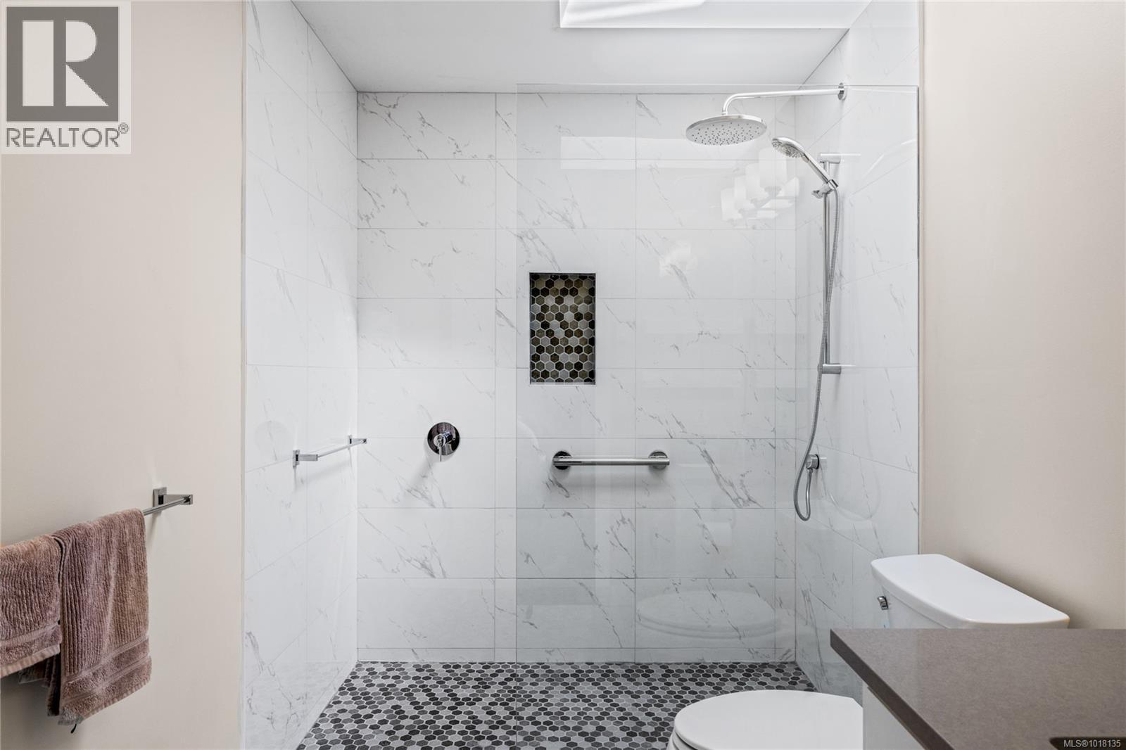 3021 Raymur Pl, Qualicum Beach