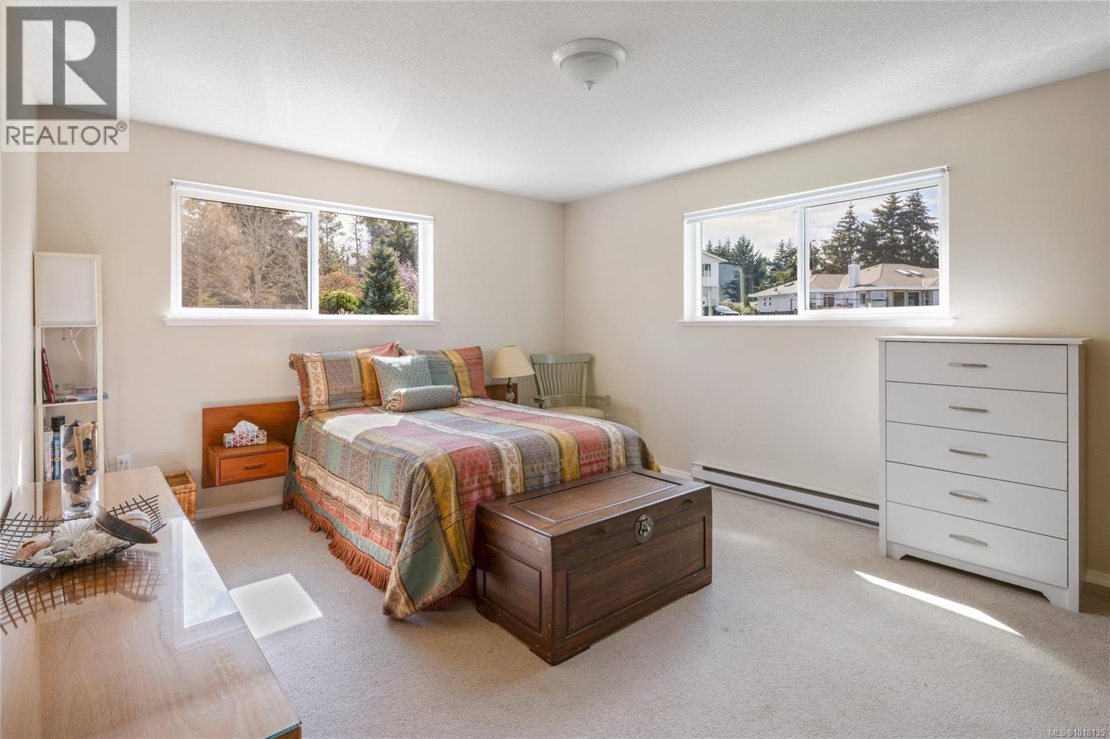 3021 Raymur Pl, Qualicum Beach