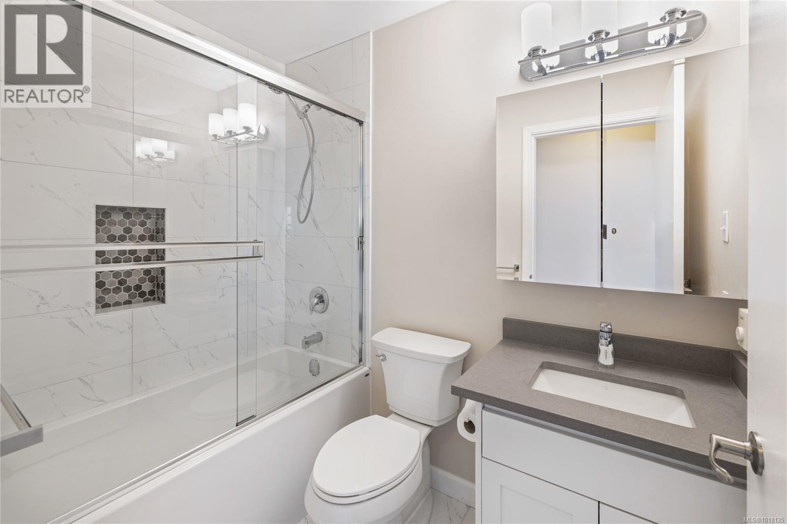 3021 Raymur Pl, Qualicum Beach