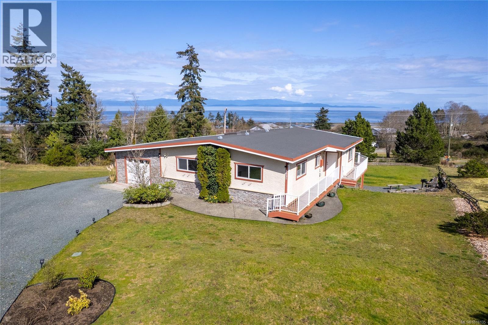 3021 Raymur Pl, Qualicum Beach