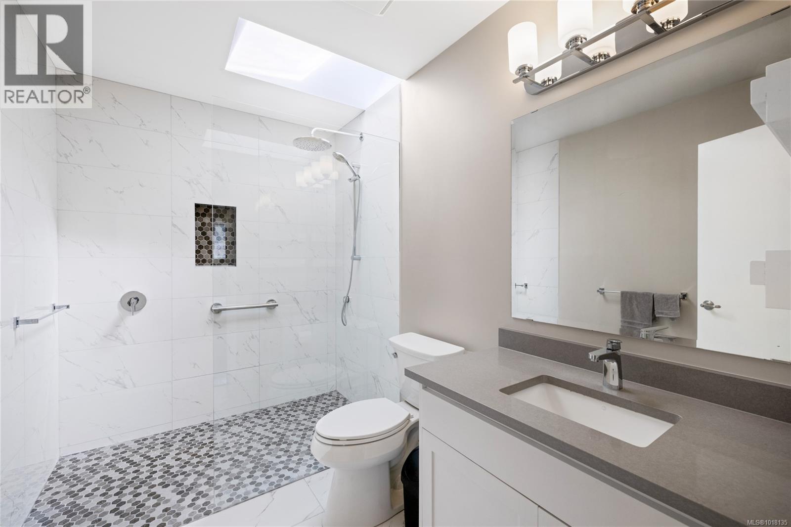 3021 Raymur Pl, Qualicum Beach