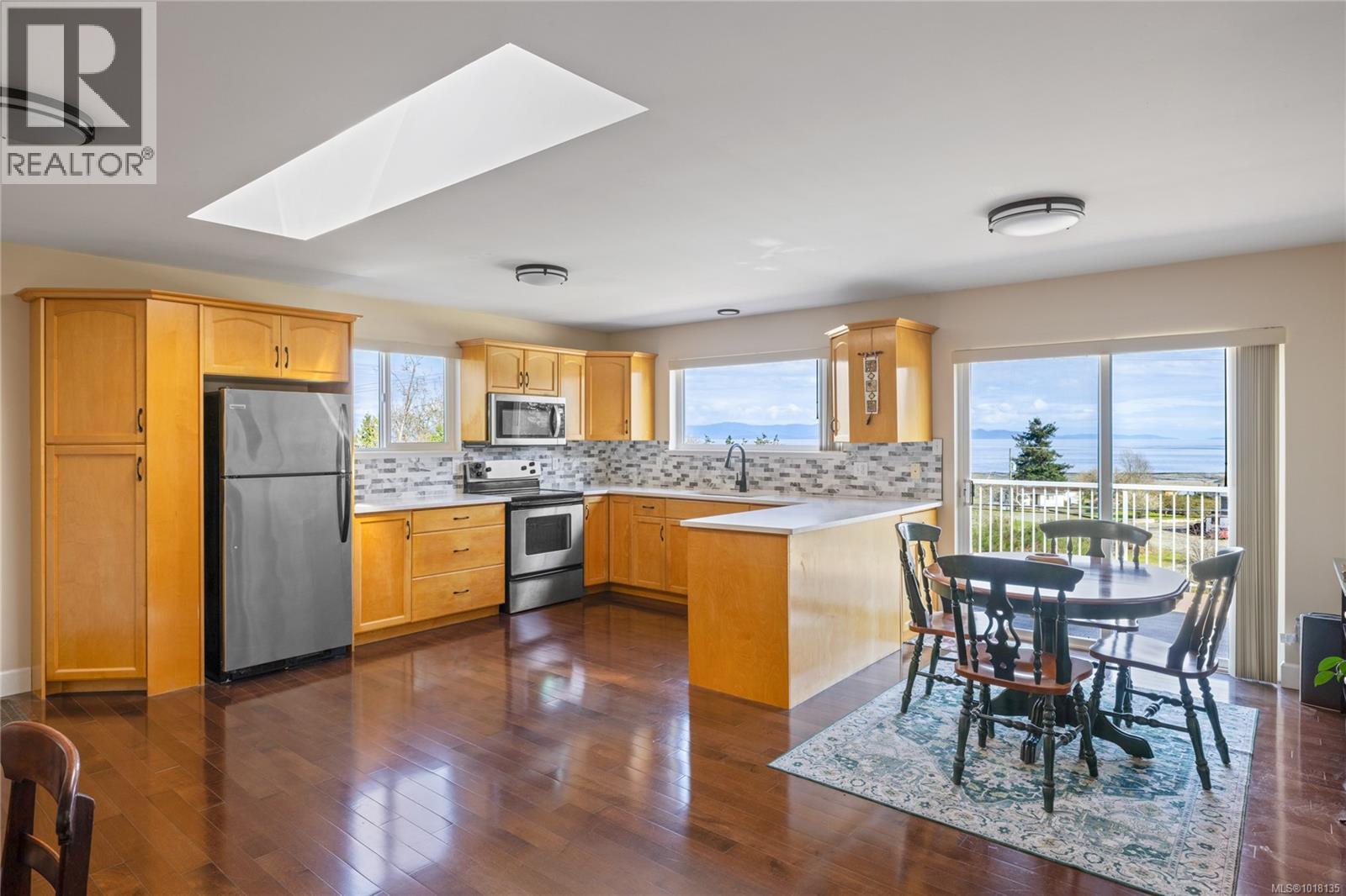 3021 Raymur Pl, Qualicum Beach