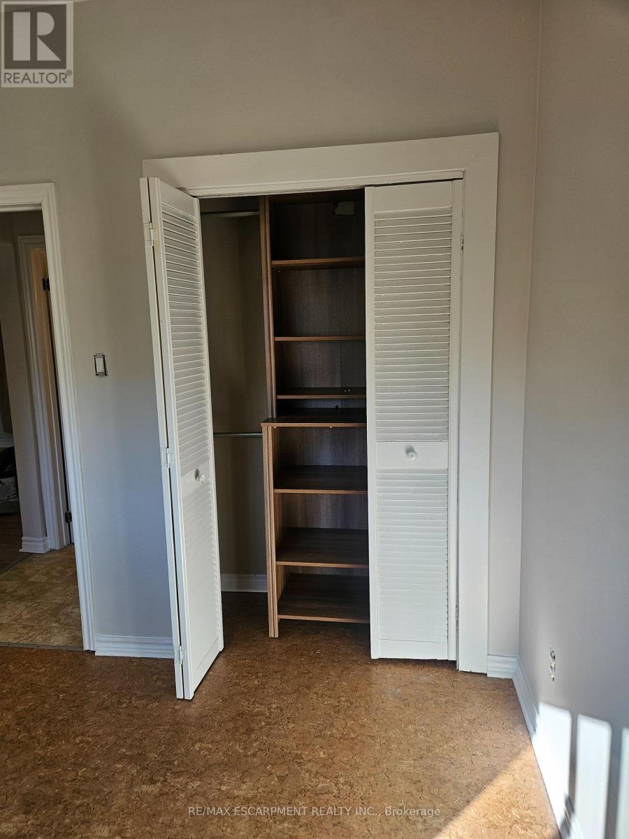 Single Family House Bungalow for Sale in  COCHRANE ROAD Hamilton (Rosedale) 