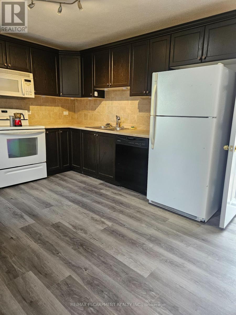 Single Family House Bungalow for Sale in  COCHRANE ROAD Hamilton (Rosedale) 