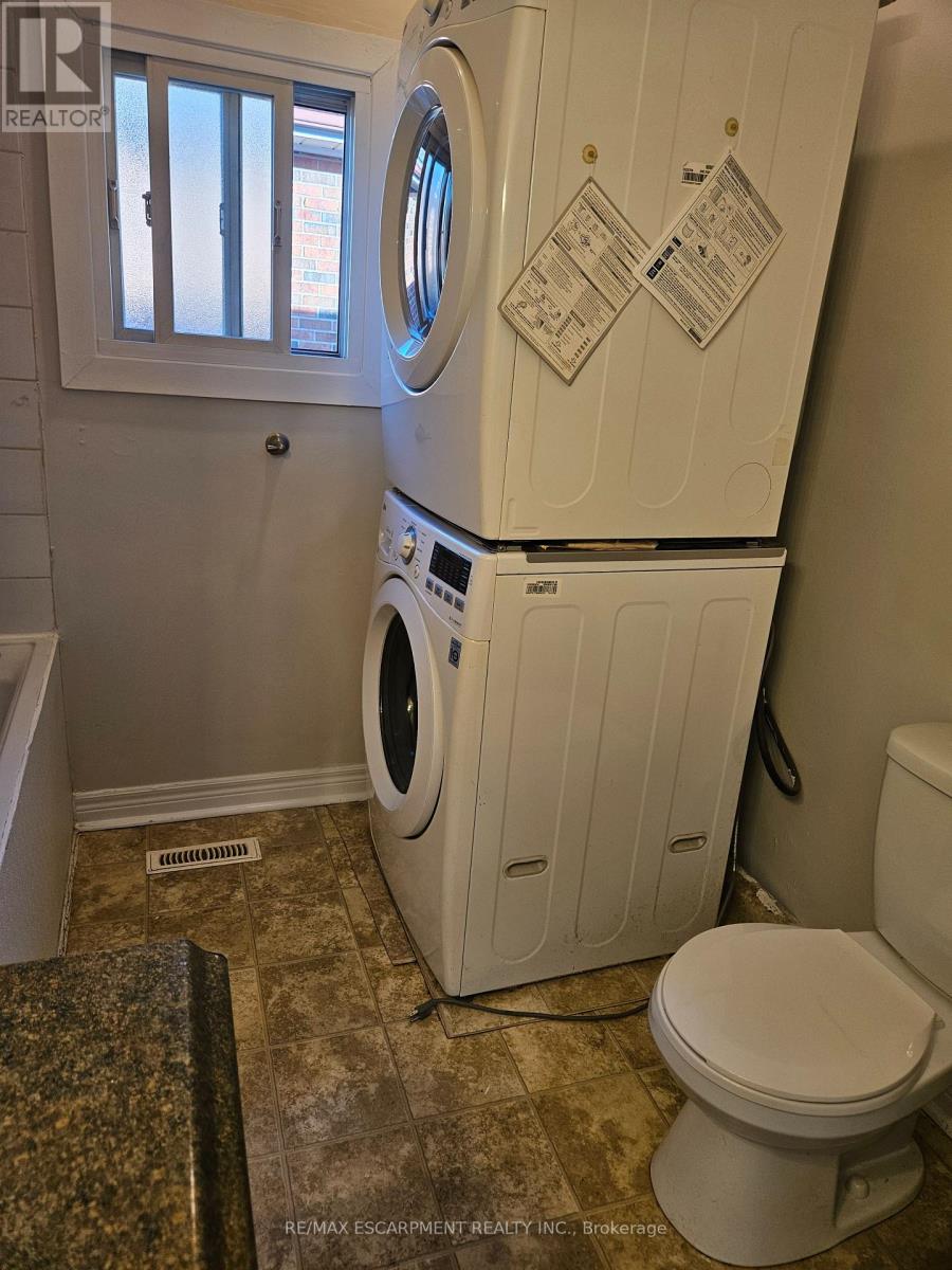 Single Family House Bungalow for Sale in  COCHRANE ROAD Hamilton (Rosedale) 