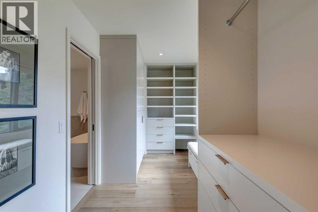 Single Family House 4 Level for Sale in  Elizabeth Road SW Britannia Calgary 