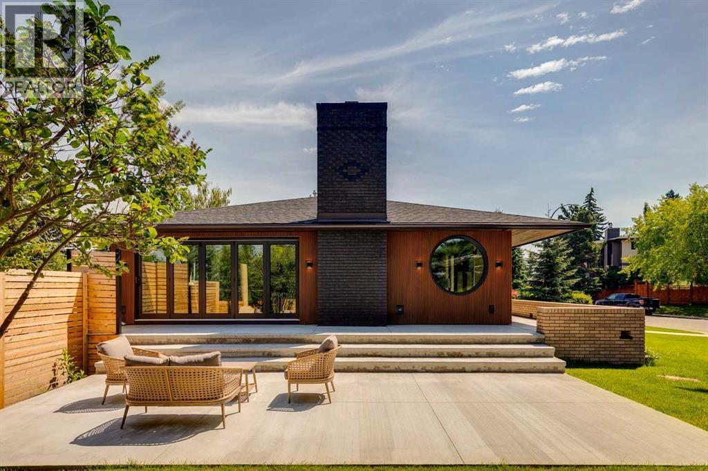 Single Family House 4 Level for Sale in  Elizabeth Road SW Britannia Calgary 