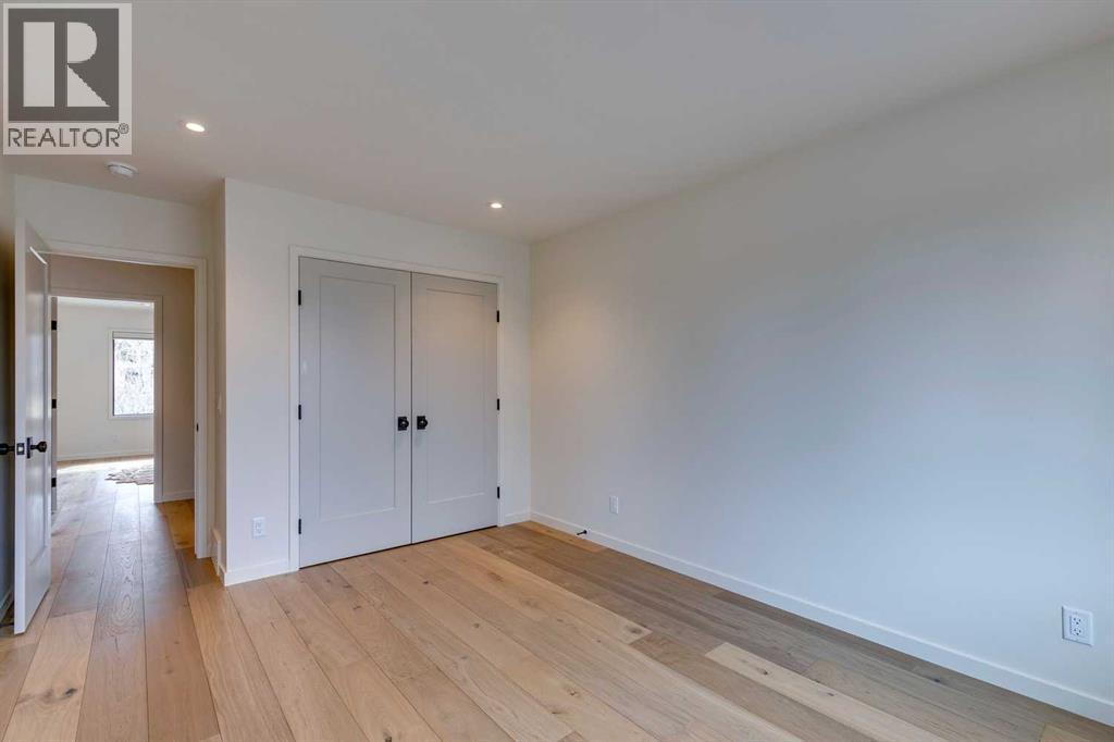 Single Family House 4 Level for Sale in  Elizabeth Road SW Britannia Calgary 