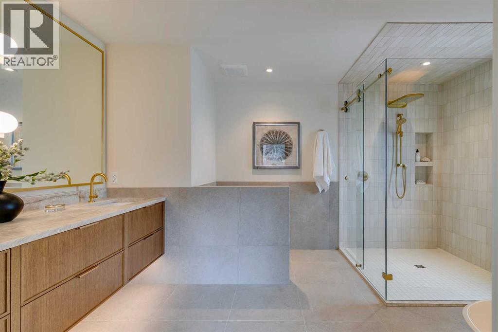 Single Family House 4 Level for Sale in  Elizabeth Road SW Britannia Calgary 