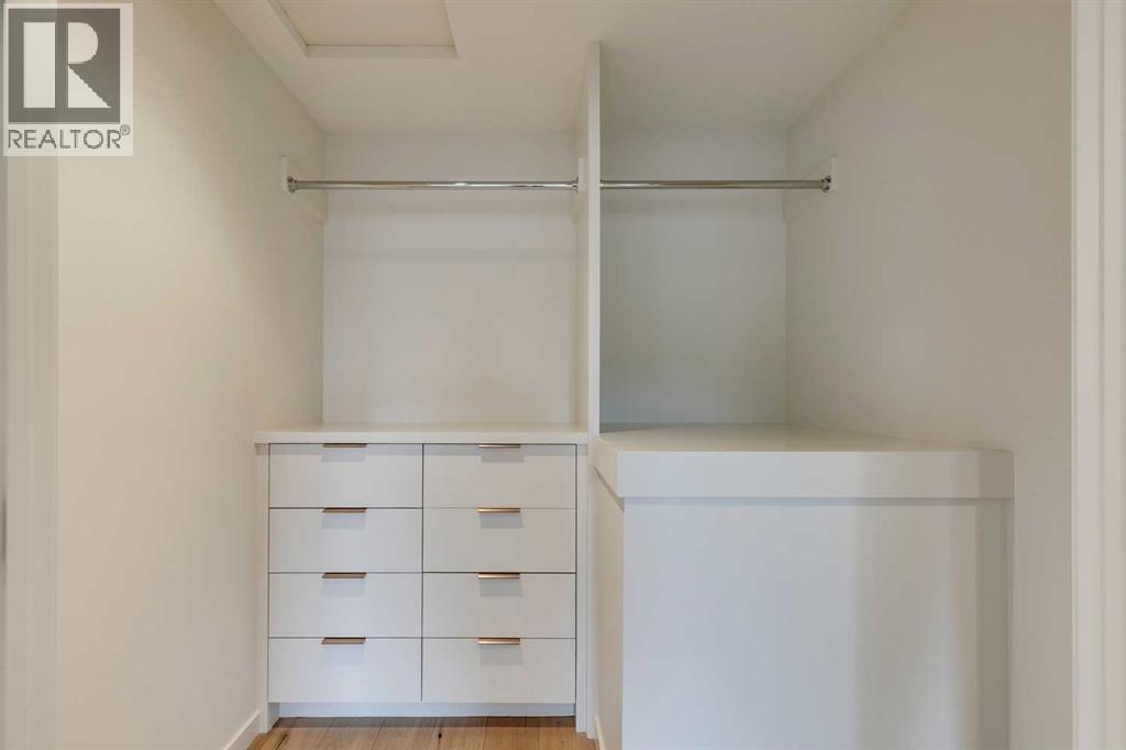 Single Family House 4 Level for Sale in  Elizabeth Road SW Britannia Calgary 