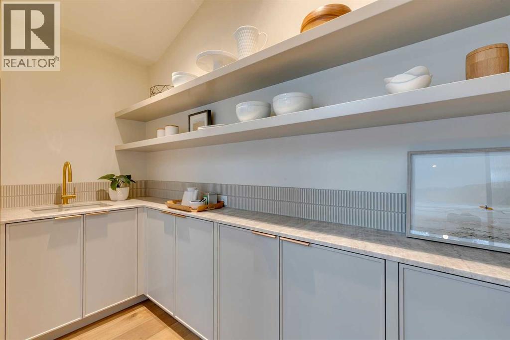 Single Family House 4 Level for Sale in  Elizabeth Road SW Britannia Calgary 