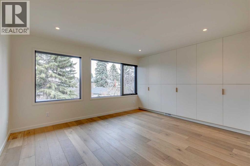 Single Family House 4 Level for Sale in  Elizabeth Road SW Britannia Calgary 