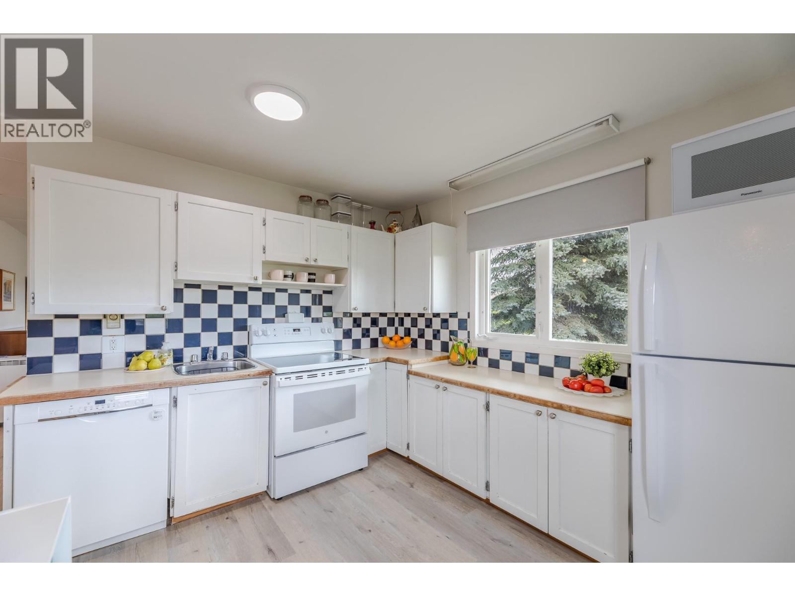 7515 Hillborn Street, Summerland